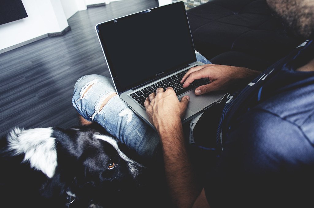 How to Choose an AI Writing Assistant That Fits Your Work